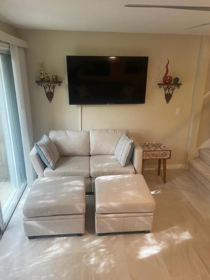 Coastal Townhome In Jupiter 1 Mile To Beach! Exterior photo